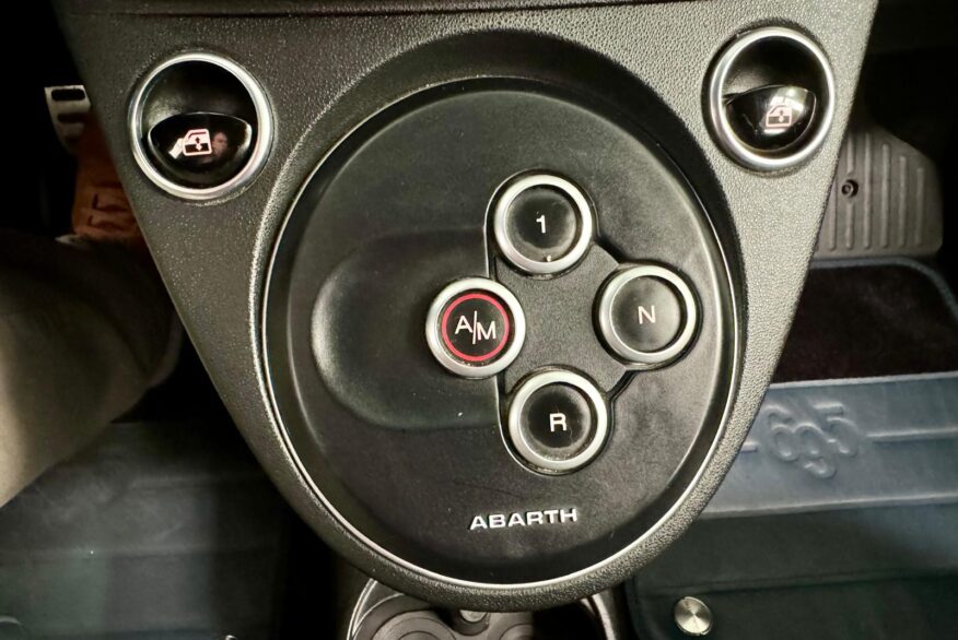 Abarth 695C Rivale Edition 1.4 (180c.v) 3door Automatic Convertible