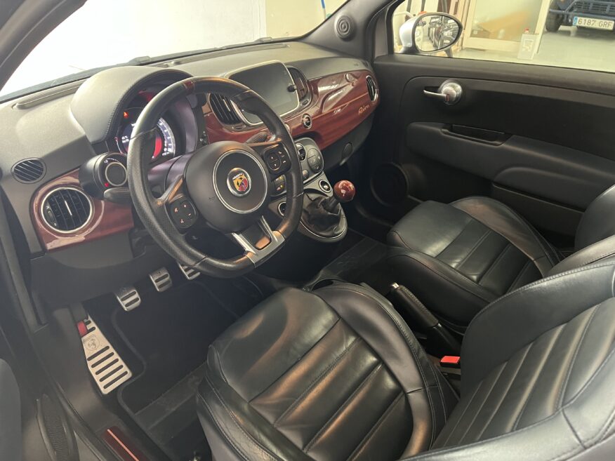 Abarth 695 Rivale Ltd Edition 1.4i (180c.v) Manuel APPLE PLAY