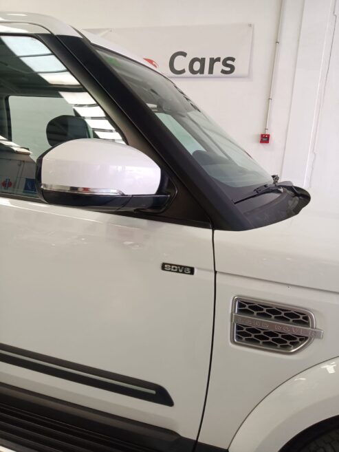 Land Rover Discovery 7 seats white