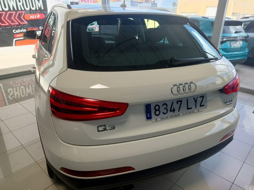 AUDI Q3 2.0 TFSI Advance quattro S-Tronic 211