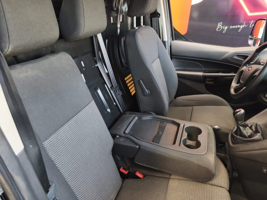 FORD TRANSIT CONNECT 1.5 MANUAL 4DOOR